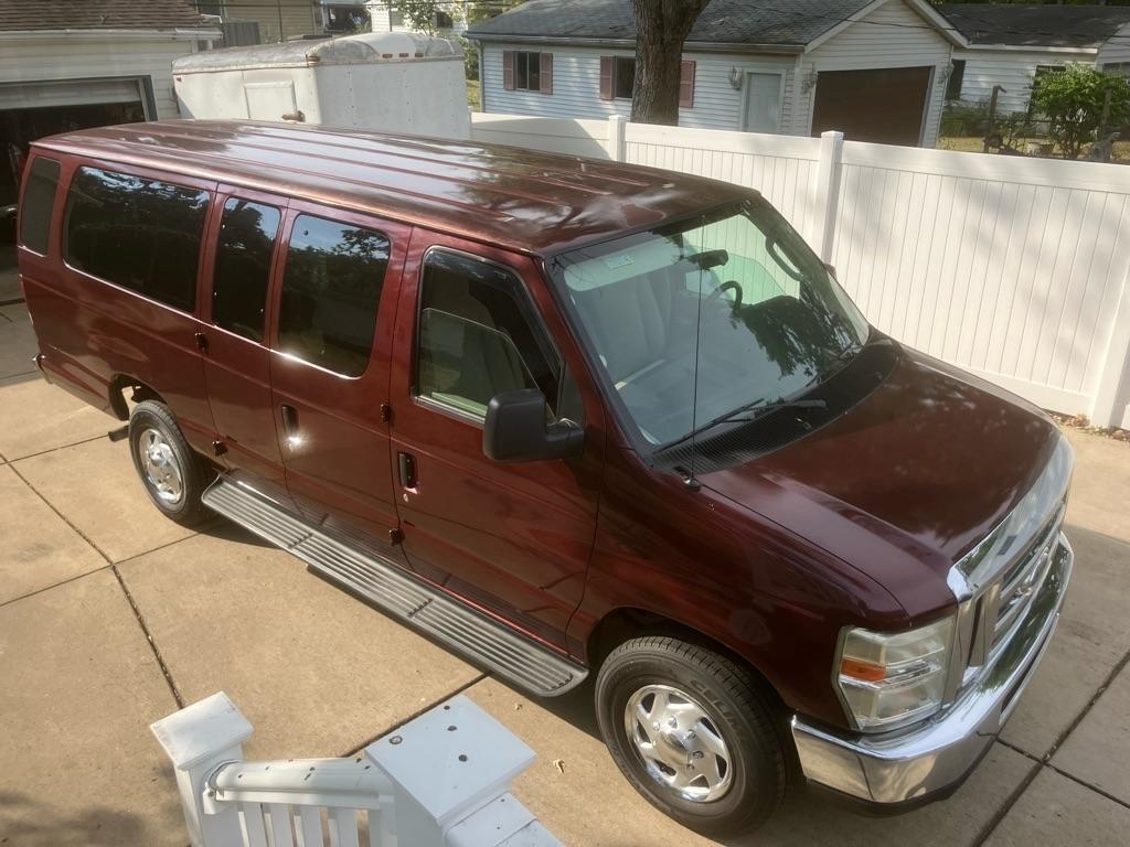 Ford Econoline E-350 XL Super Duty Extended 2010