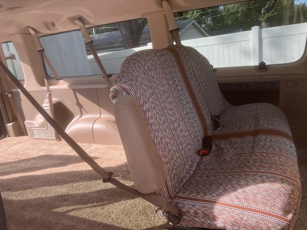 Ford Econoline E-350 XL Super Duty Extended 2010