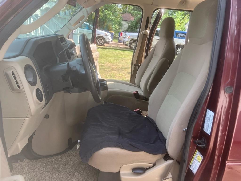 Ford Econoline E-350 XL Super Duty Extended 2010
