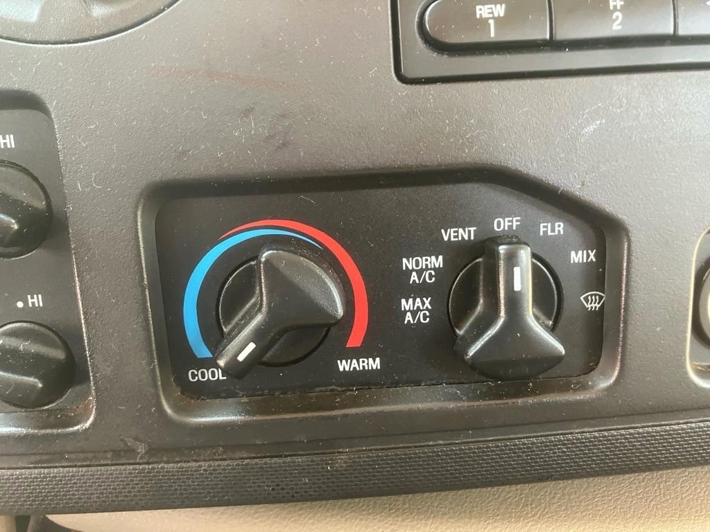 Ford Econoline E-350 XL Super Duty Extended 2010