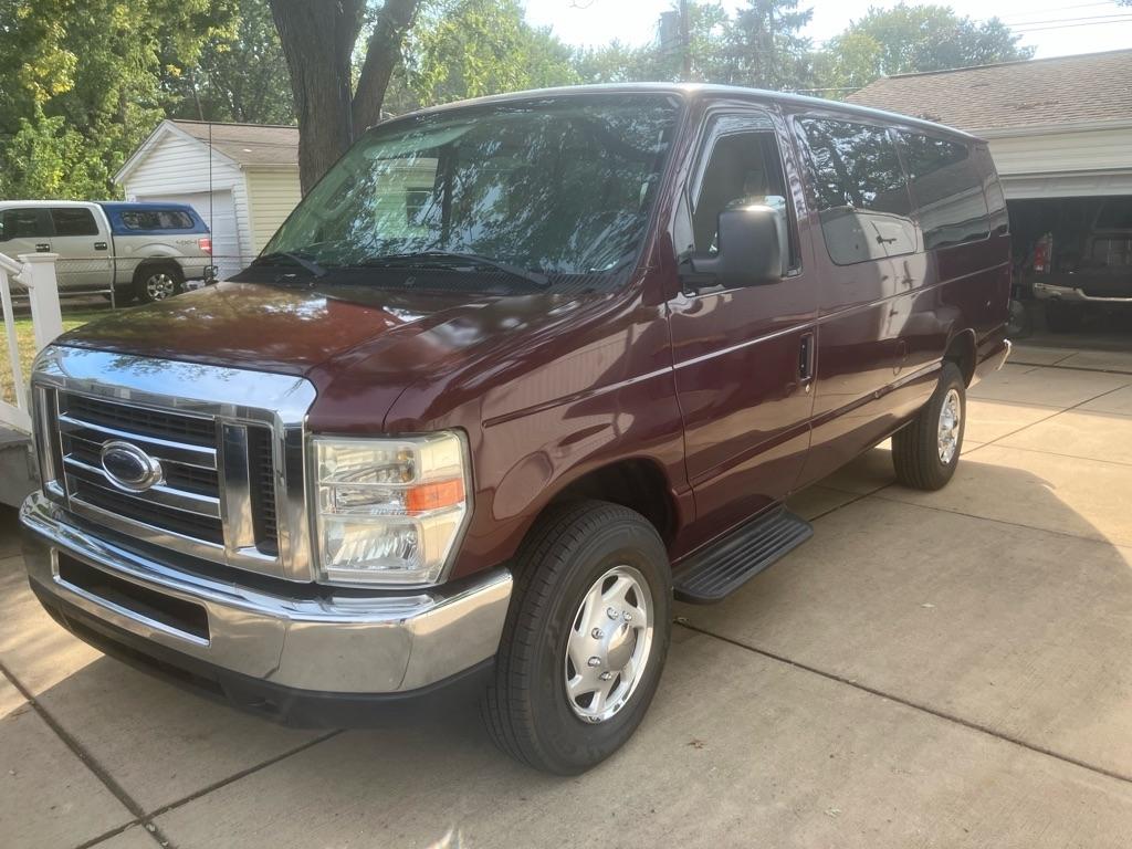 Ford Econoline E-350 XL Super Duty Extended 2010