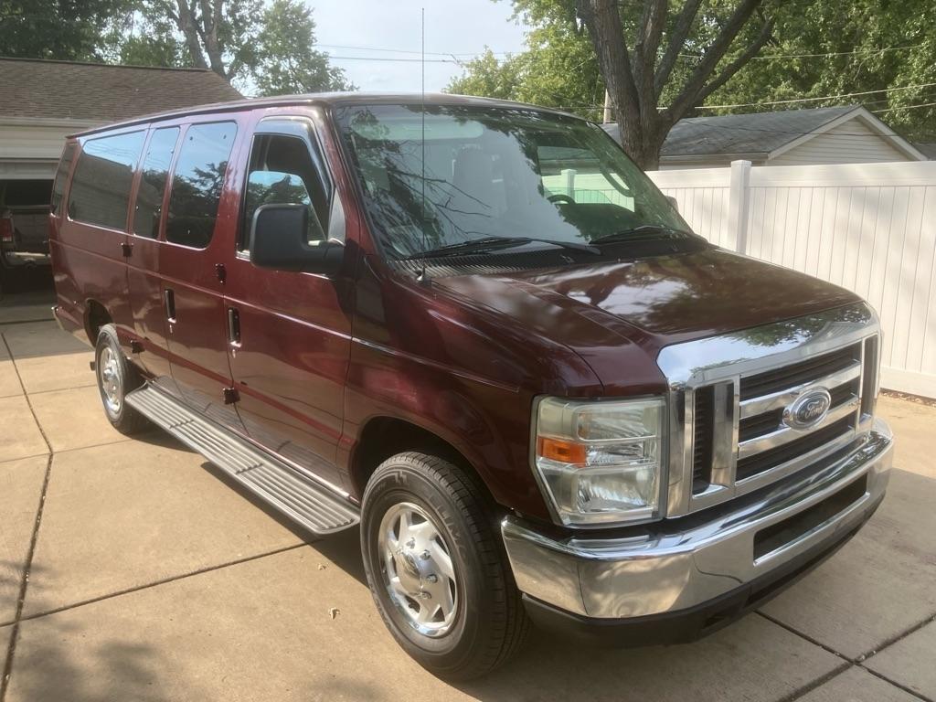 Ford Econoline E-350 XL Super Duty Extended 2010
