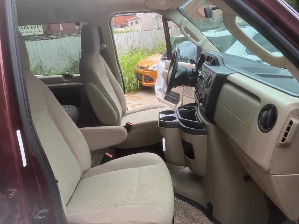 Ford Econoline E-350 XL Super Duty Extended 2010
