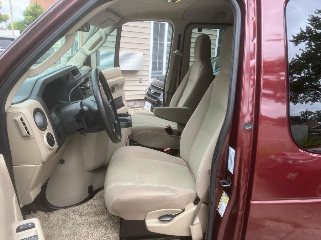 Ford Econoline E-350 XL Super Duty Extended 2010