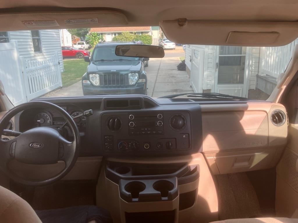 Ford Econoline E-350 XL Super Duty Extended 2010