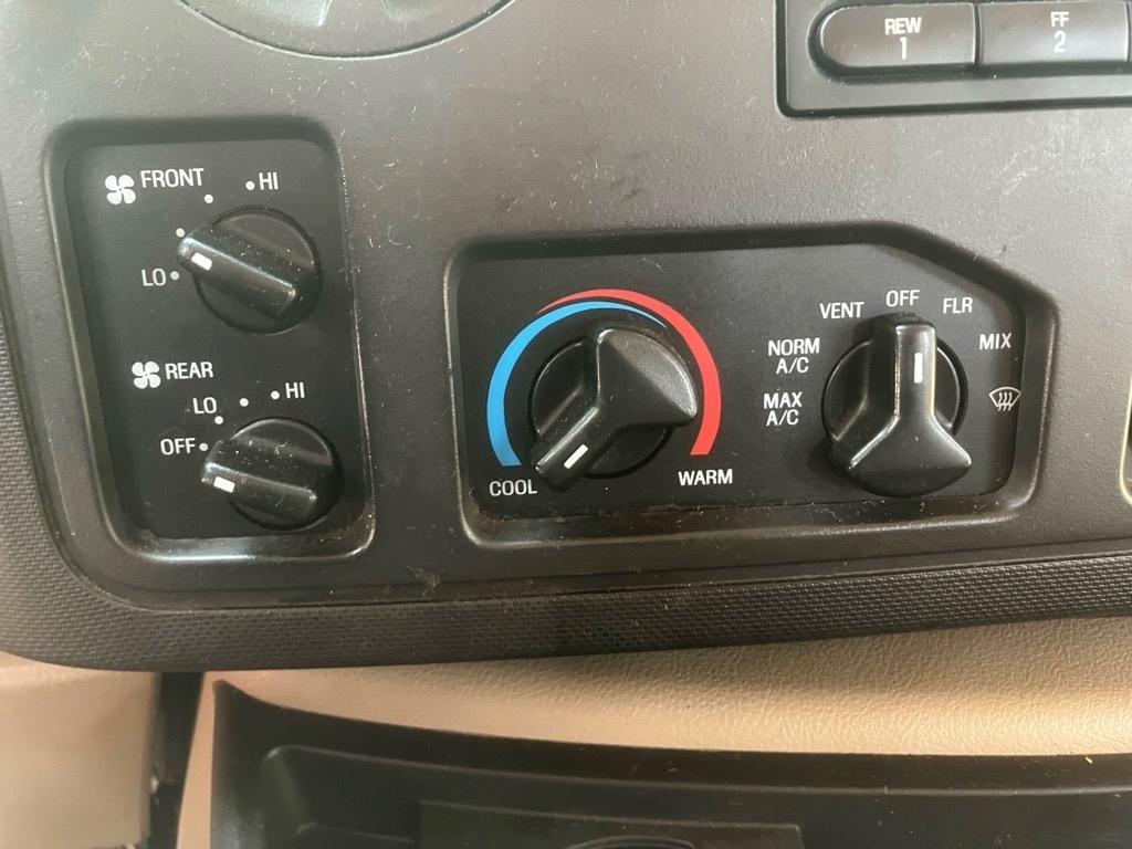Ford Econoline E-350 XL Super Duty Extended 2010
