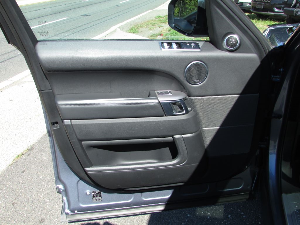 2020 Land Rover Range Rover Sport HSE photo 9