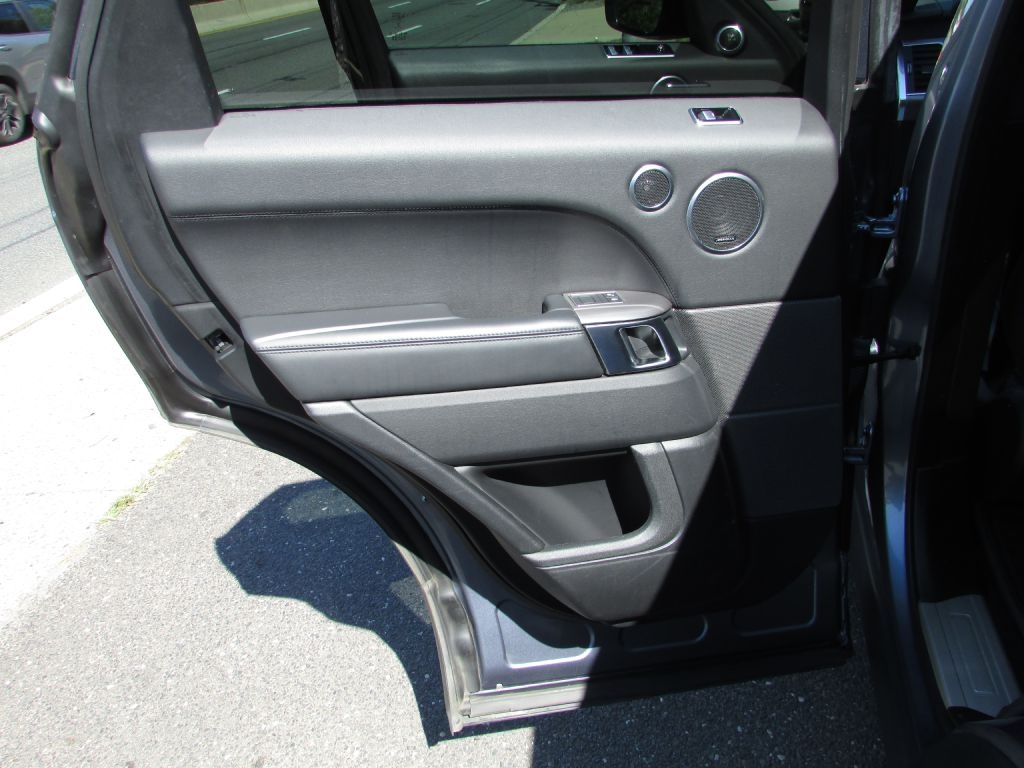 2020 Land Rover Range Rover Sport HSE photo 11