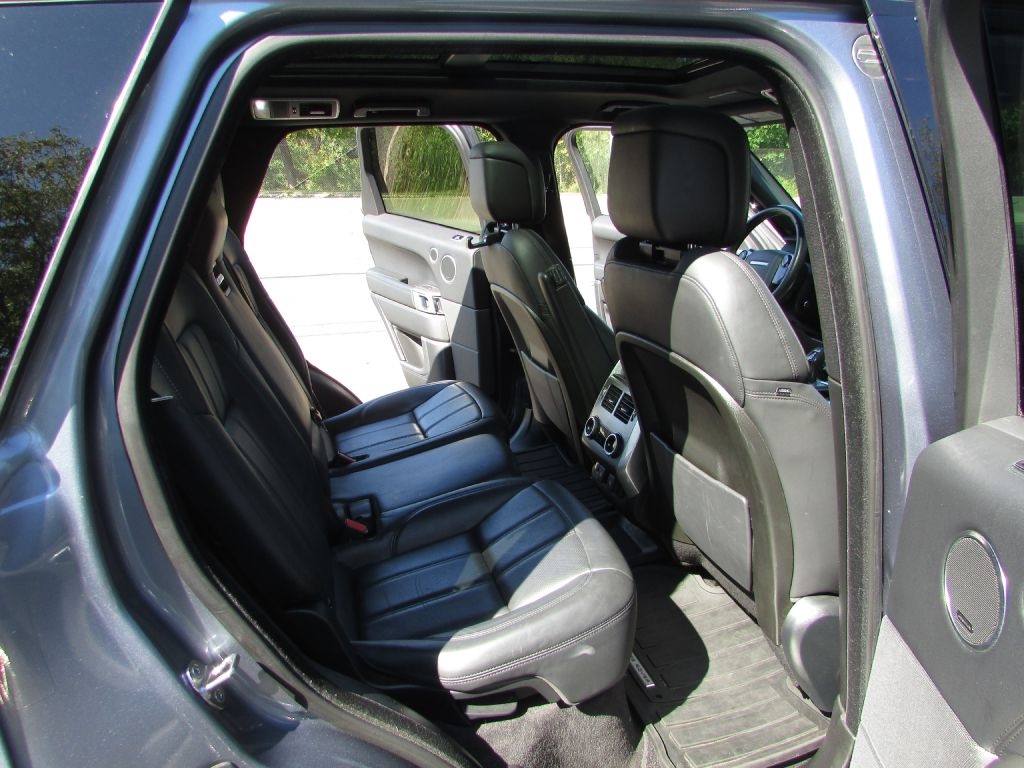 2020 Land Rover Range Rover Sport HSE photo 12