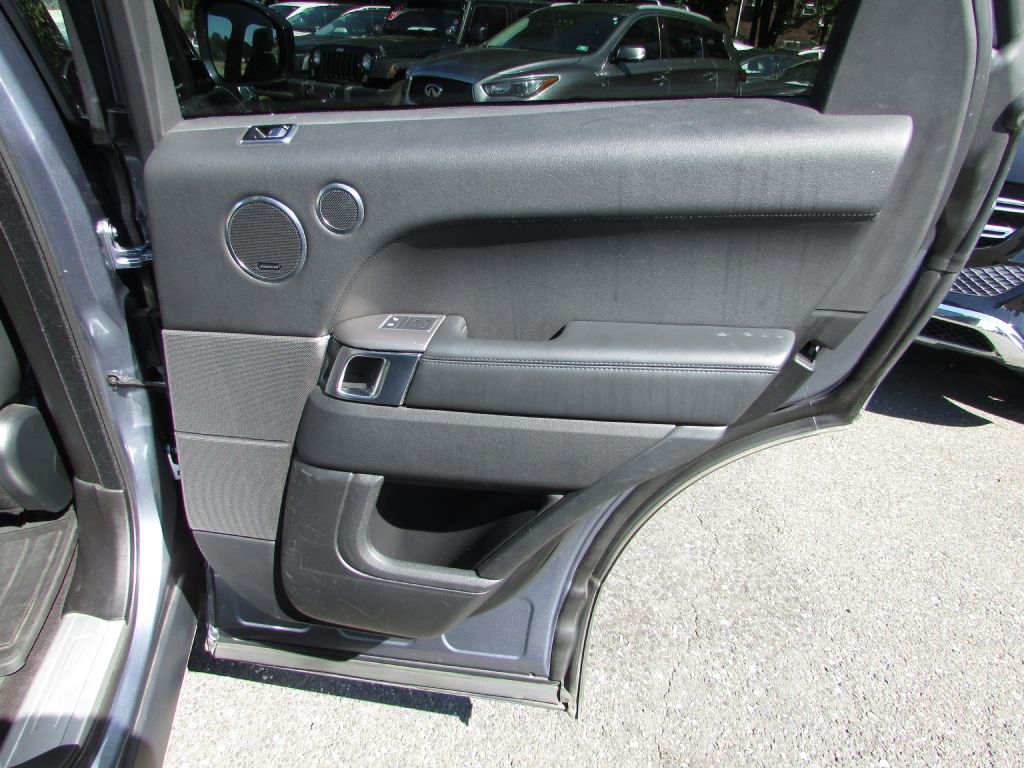 2020 Land Rover Range Rover Sport HSE photo 13