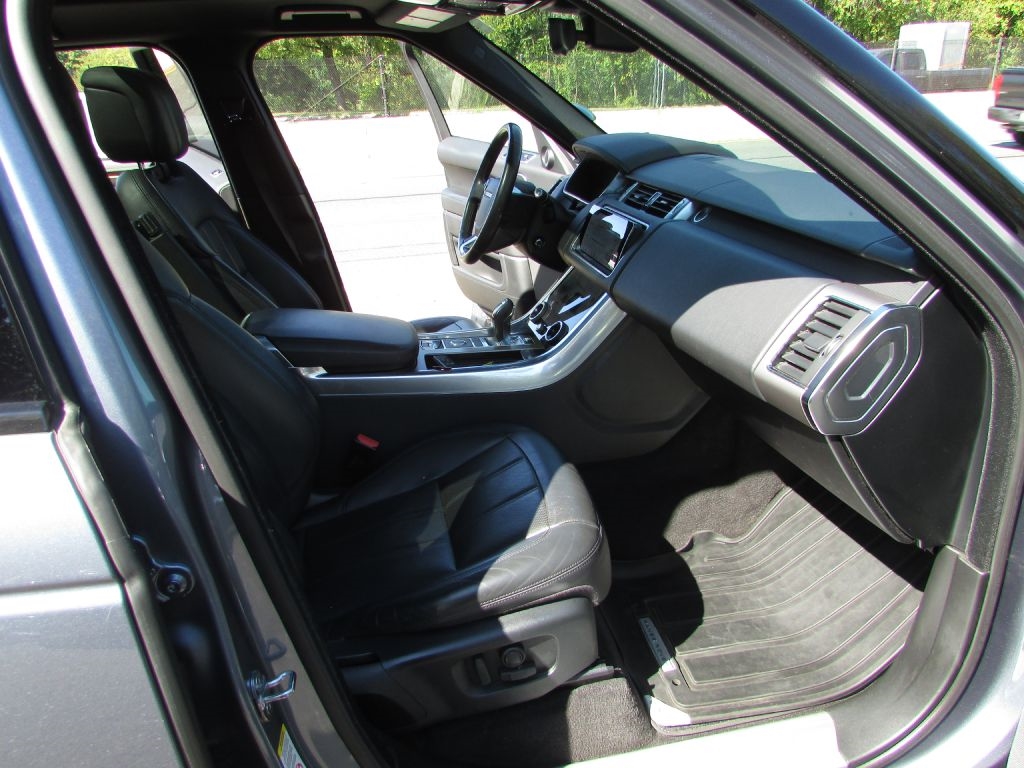 2020 Land Rover Range Rover Sport HSE photo 14