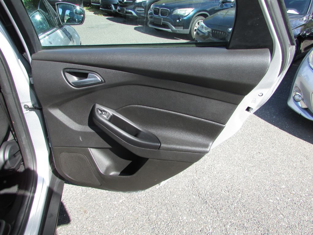 Ford Focus 4dr Sdn SE 2016 Ford Focus 4dr Sdn SE 2016