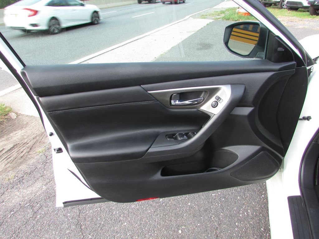 Nissan Altima 4dr Sdn V6 3.5 SL *Ltd Avail* 2015 Nissan Altima 4dr Sdn V6 3.5 SL *Ltd Avail* 2015