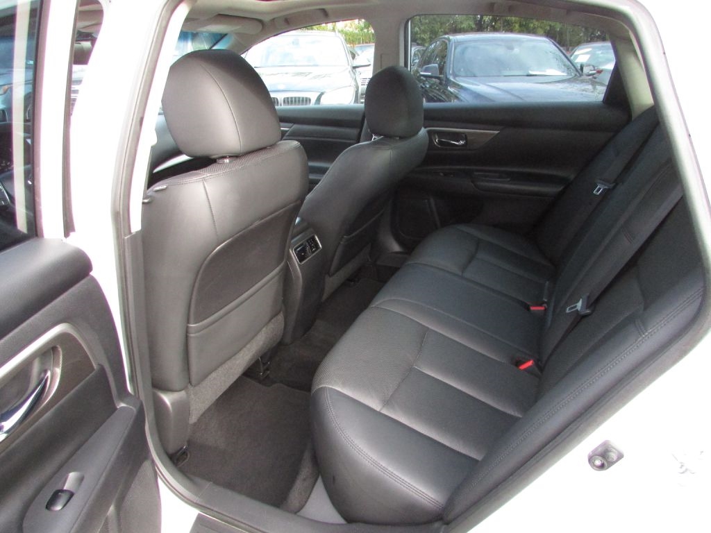 Nissan Altima 4dr Sdn V6 3.5 SL *Ltd Avail* 2015 Nissan Altima 4dr Sdn V6 3.5 SL *Ltd Avail* 2015