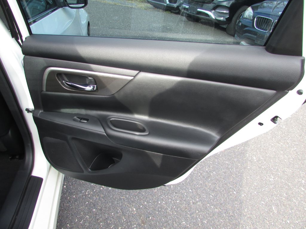 Nissan Altima 4dr Sdn V6 3.5 SL *Ltd Avail* 2015 Nissan Altima 4dr Sdn V6 3.5 SL *Ltd Avail* 2015