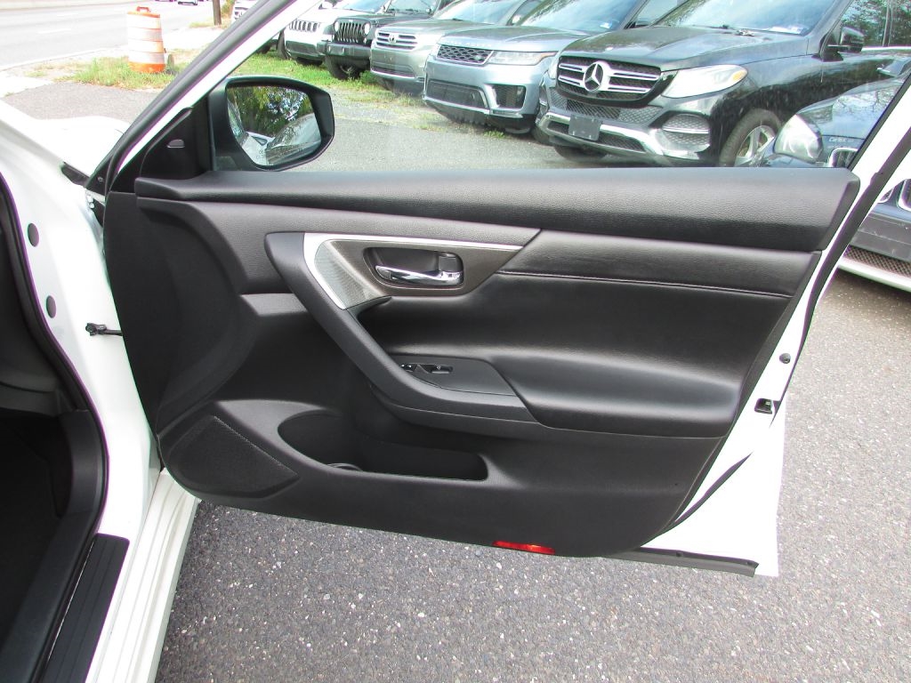 Nissan Altima 4dr Sdn V6 3.5 SL *Ltd Avail* 2015 Nissan Altima 4dr Sdn V6 3.5 SL *Ltd Avail* 2015