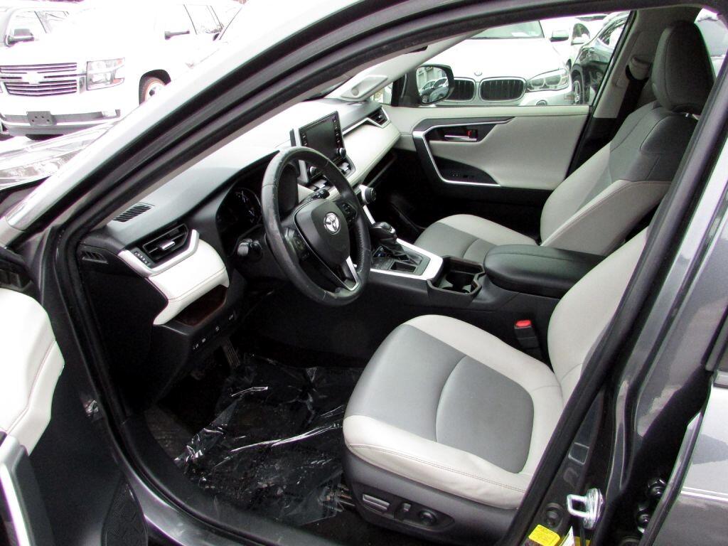 Toyota RAV4 Limited FWD (Natl) 2019