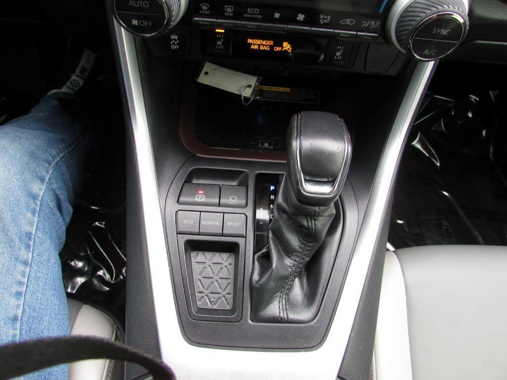 Toyota RAV4 Limited FWD (Natl) 2019