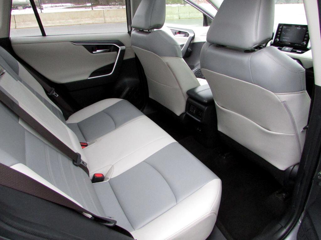 Toyota RAV4 Limited FWD (Natl) 2019