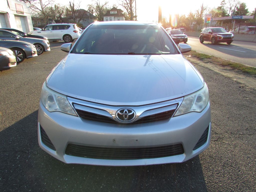 Toyota Camry 4dr Sdn I4 Auto XLE (Natl) 2013