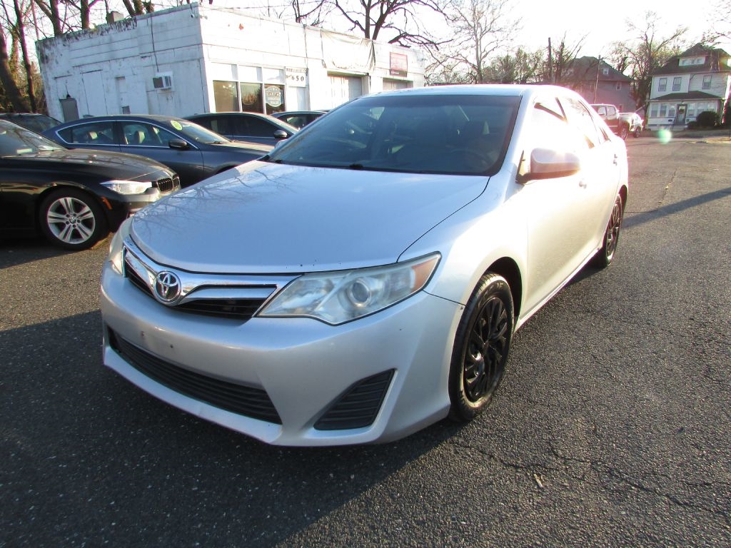 Toyota Camry 4dr Sdn I4 Auto XLE (Natl) 2013