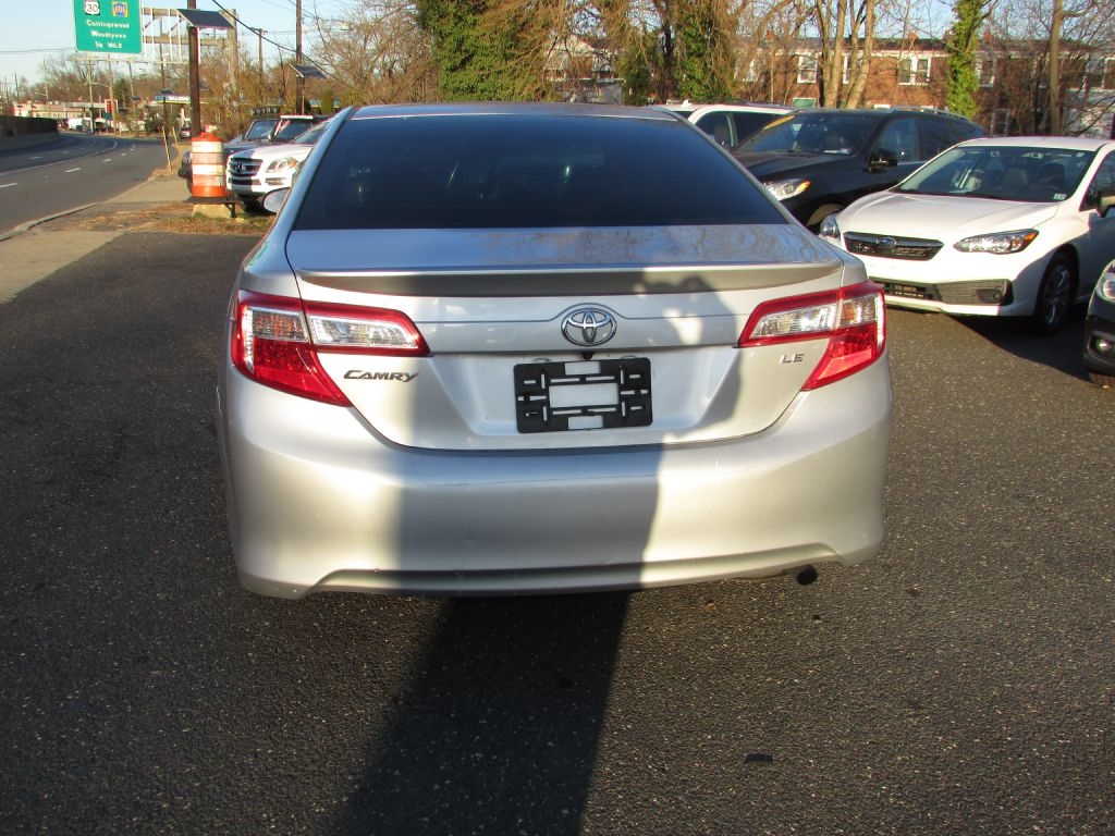 Toyota Camry 4dr Sdn I4 Auto XLE (Natl) 2013