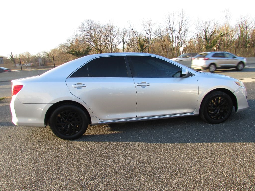 Toyota Camry 4dr Sdn I4 Auto XLE (Natl) 2013