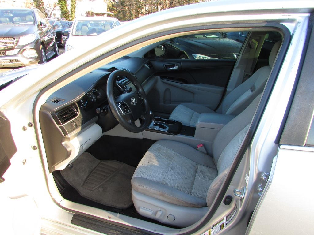 Toyota Camry 4dr Sdn I4 Auto XLE (Natl) 2013