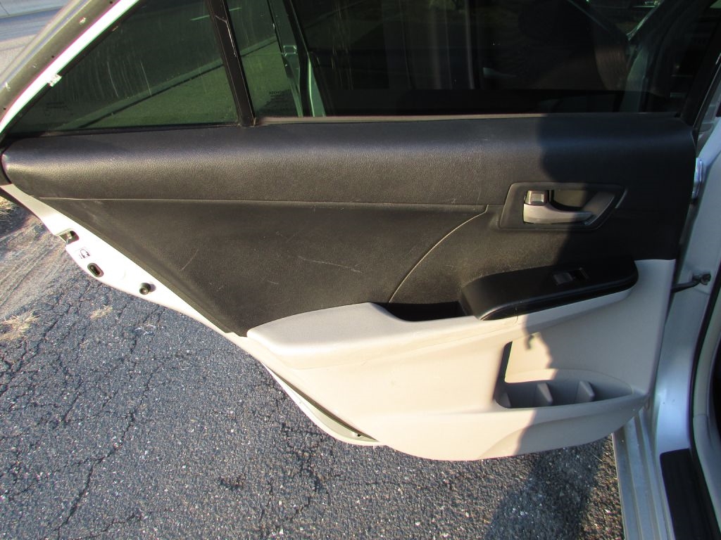 Toyota Camry 4dr Sdn I4 Auto XLE (Natl) 2013