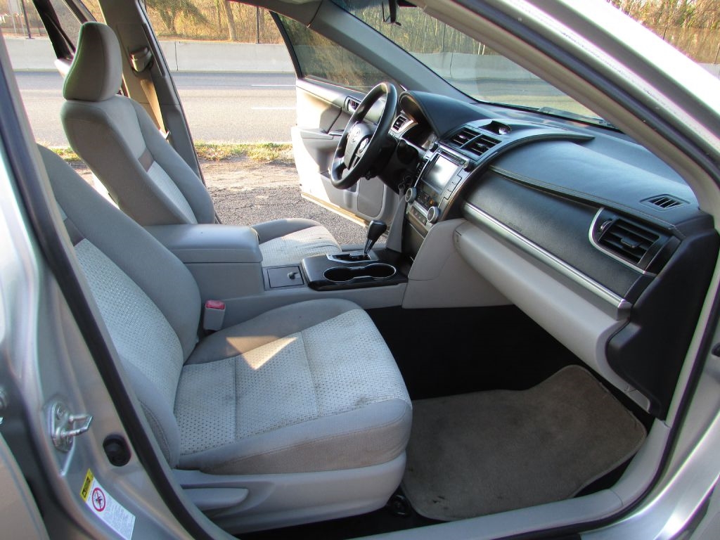 Toyota Camry 4dr Sdn I4 Auto XLE (Natl) 2013