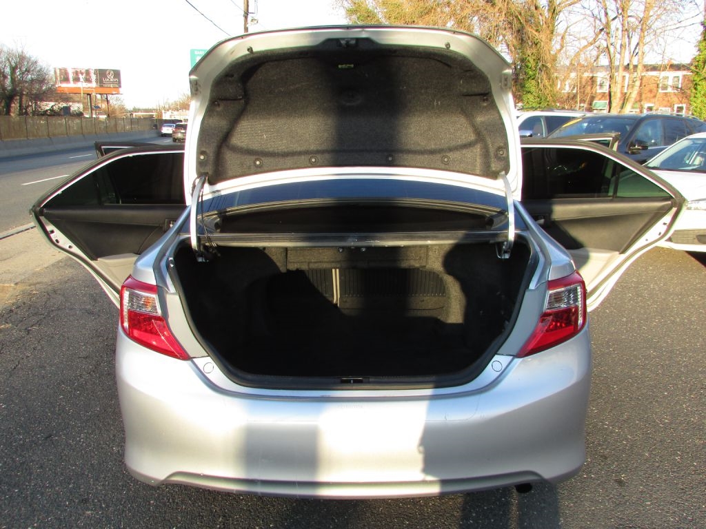 Toyota Camry 4dr Sdn I4 Auto XLE (Natl) 2013