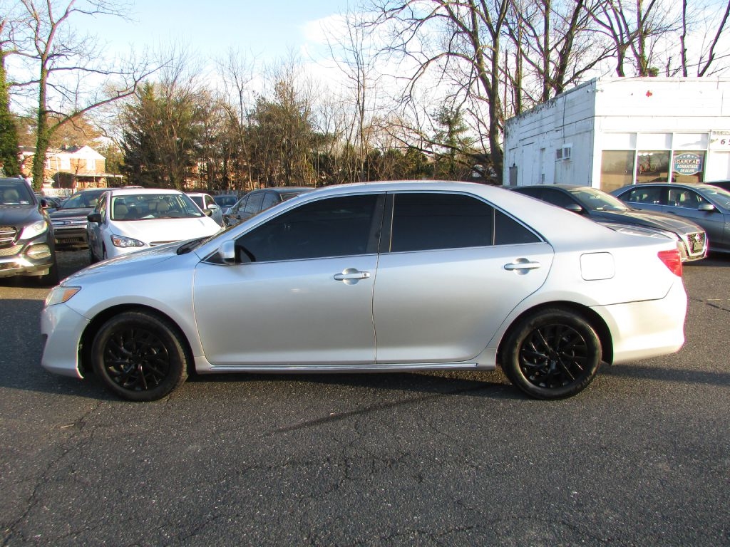 Toyota Camry 4dr Sdn I4 Auto XLE (Natl) 2013