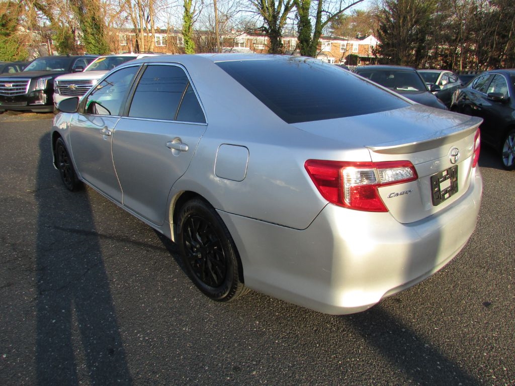 Toyota Camry 4dr Sdn I4 Auto XLE (Natl) 2013