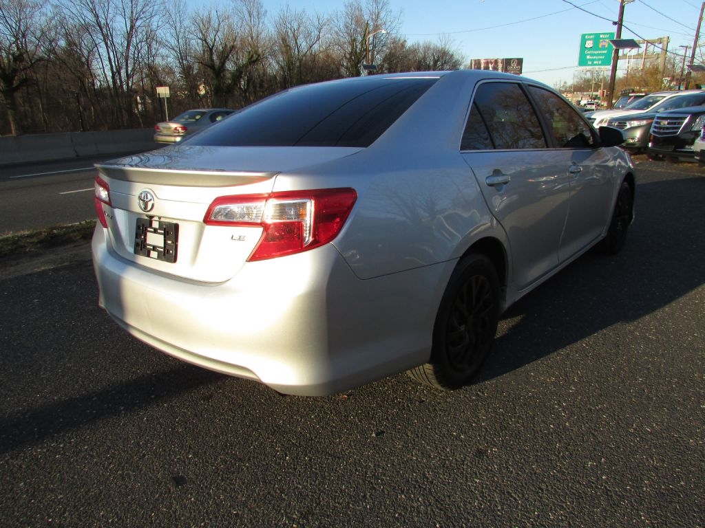 Toyota Camry 4dr Sdn I4 Auto XLE (Natl) 2013