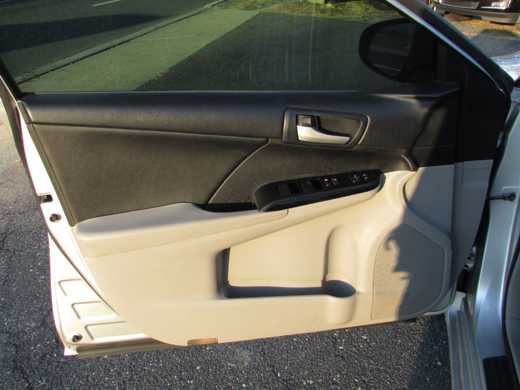 Toyota Camry 4dr Sdn I4 Auto XLE (Natl) 2013