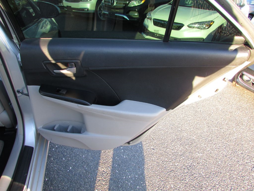 Toyota Camry 4dr Sdn I4 Auto XLE (Natl) 2013