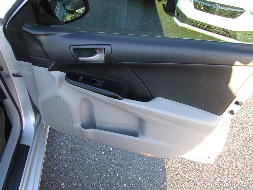 Toyota Camry 4dr Sdn I4 Auto XLE (Natl) 2013