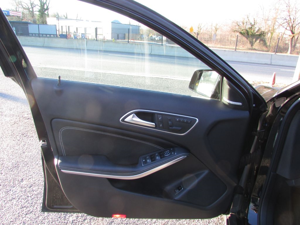 Mercedes-Benz GLA 4MATIC 4dr GLA 250 2016