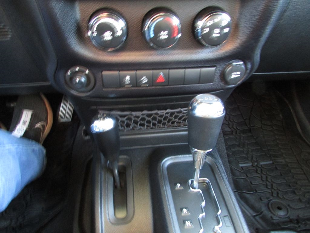 Jeep Wrangler Unlimited 4WD 4dr Black Bear *Ltd Avail* 2016