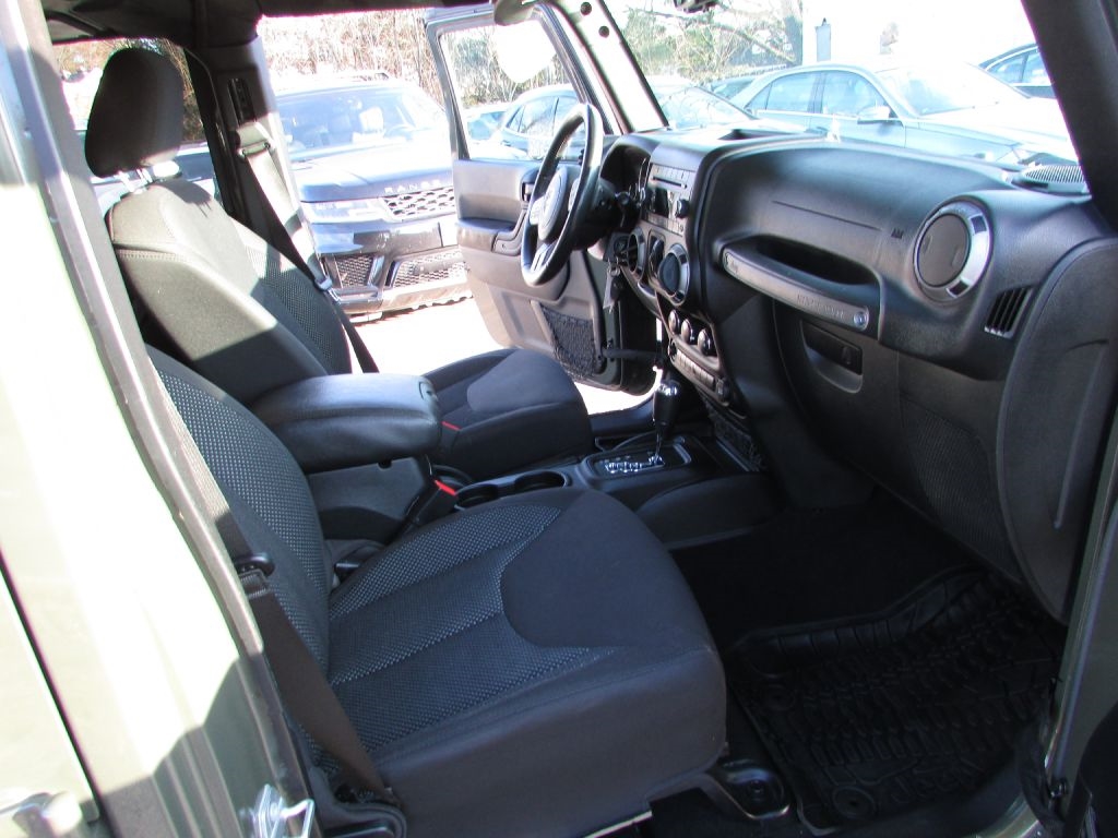 Jeep Wrangler Unlimited 4WD 4dr Black Bear *Ltd Avail* 2016