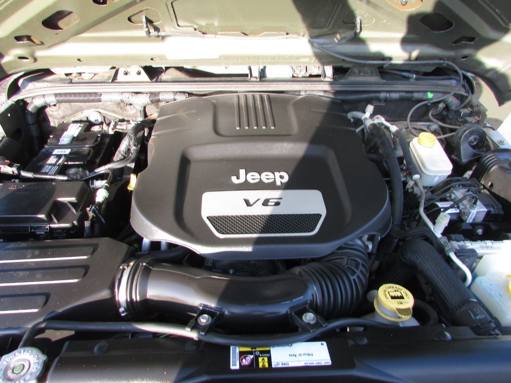 Jeep Wrangler Unlimited 4WD 4dr Black Bear *Ltd Avail* 2016