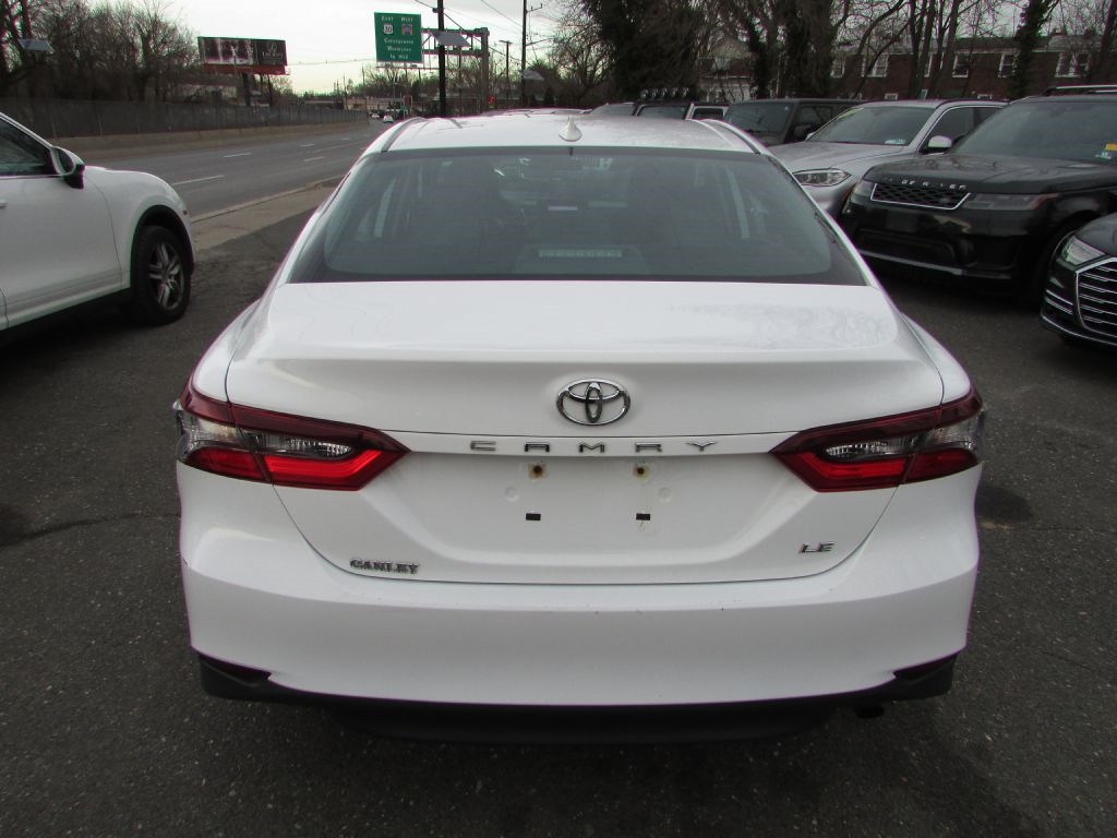 Toyota Camry LE Auto (Natl) 2021