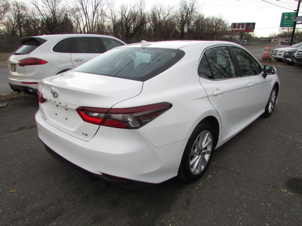Toyota Camry LE Auto (Natl) 2021