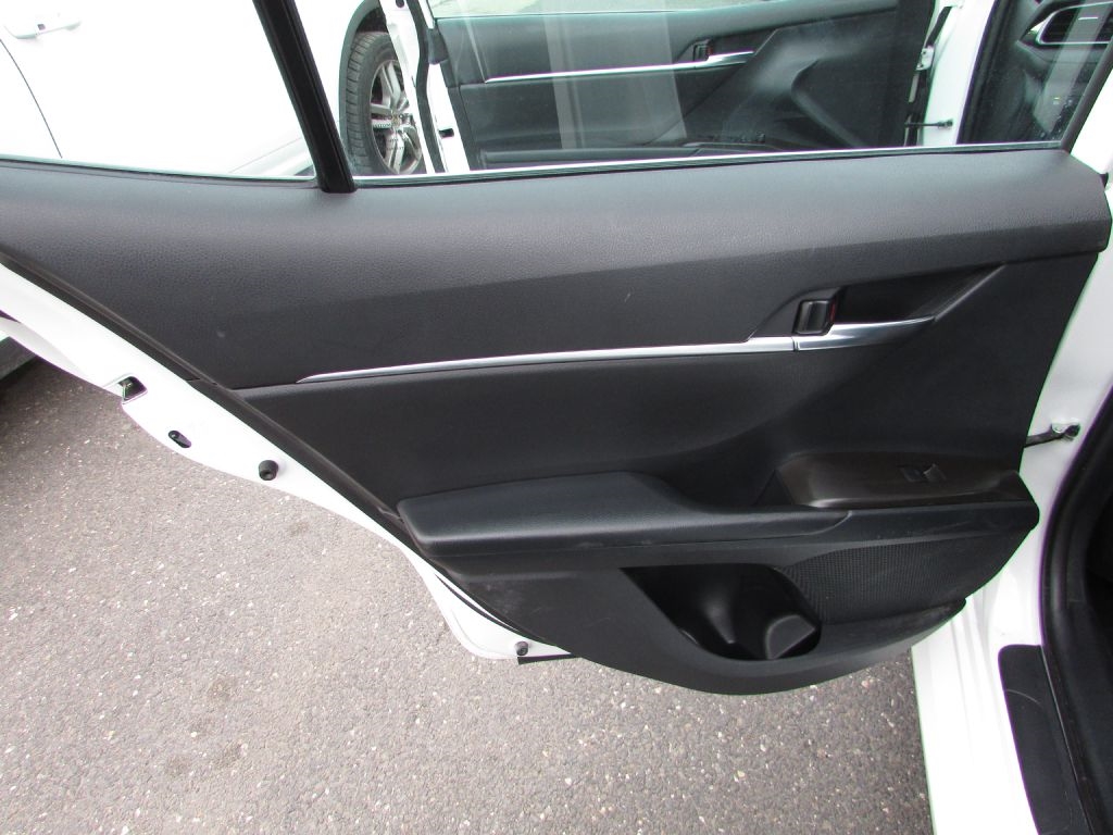 Toyota Camry LE Auto (Natl) 2021