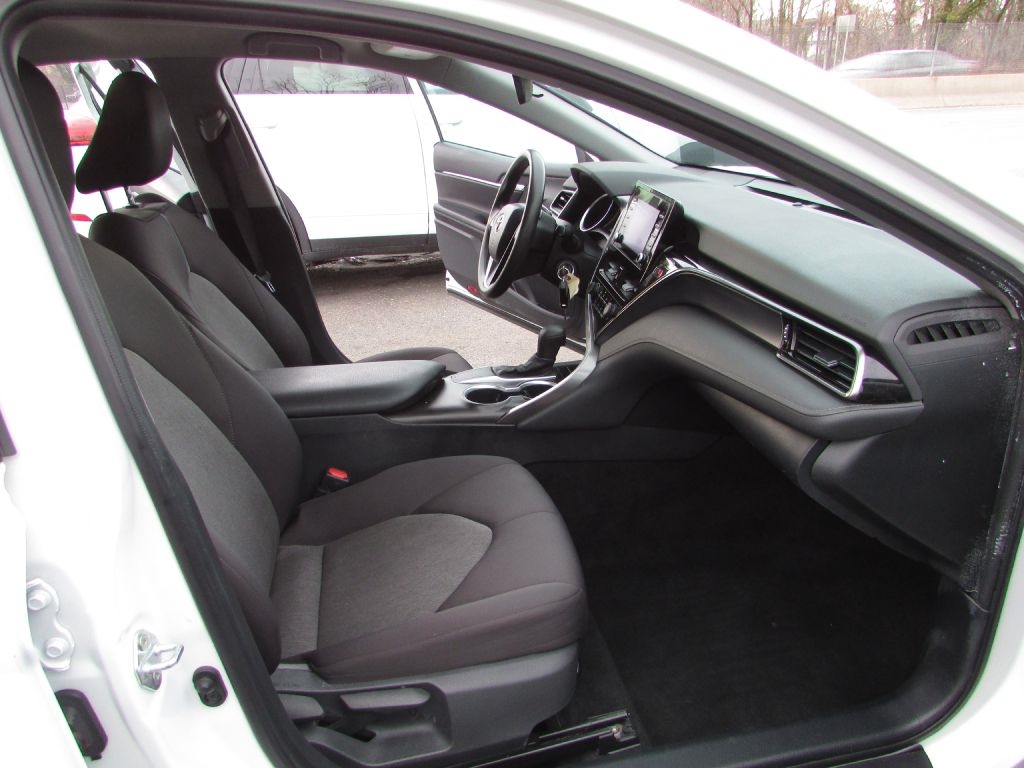 Toyota Camry LE Auto (Natl) 2021