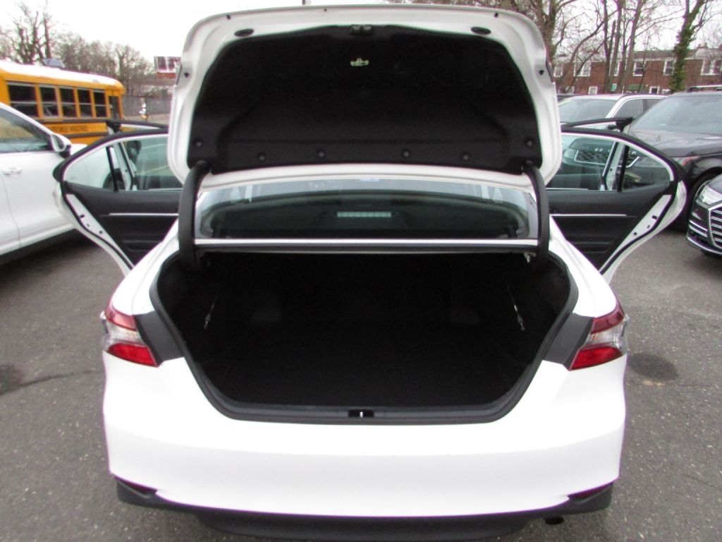 Toyota Camry LE Auto (Natl) 2021