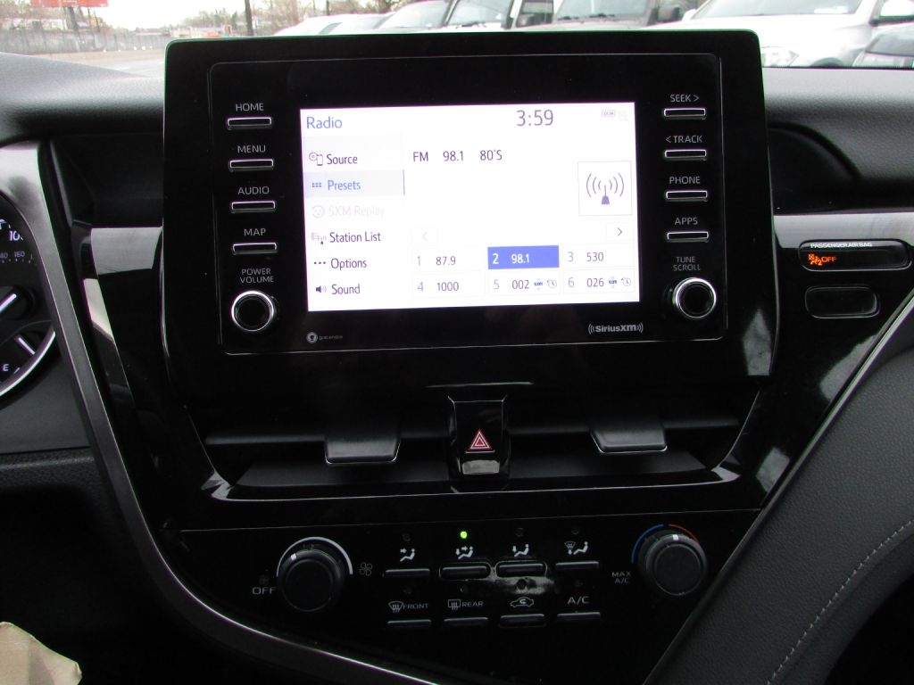 Toyota Camry LE Auto (Natl) 2021