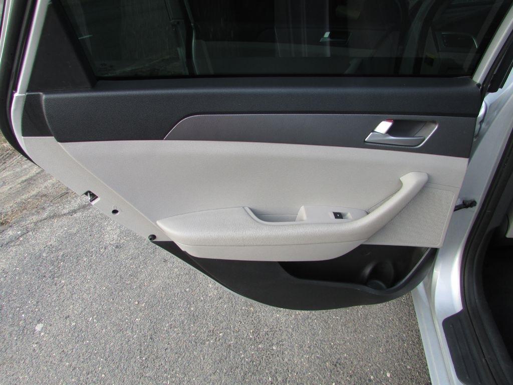 Hyundai Sonata 4dr Sdn 2.4L SE 2016