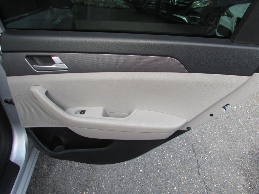 Hyundai Sonata 4dr Sdn 2.4L SE 2016