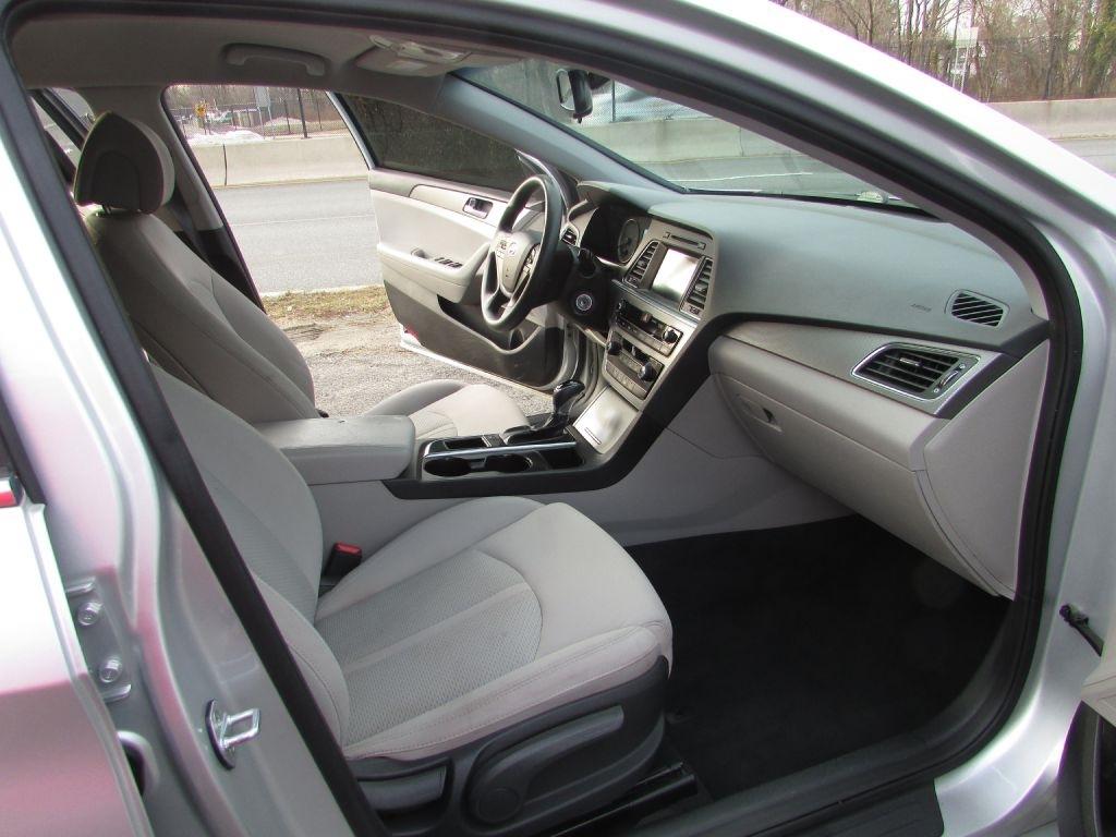 Hyundai Sonata 4dr Sdn 2.4L SE 2016